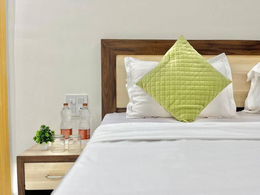 Host Jatin Kasauli Crest 7O1827O7O3 Apartment Exterior photo