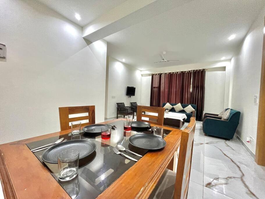 Host Jatin Kasauli Crest 7O1827O7O3 Apartment Exterior photo