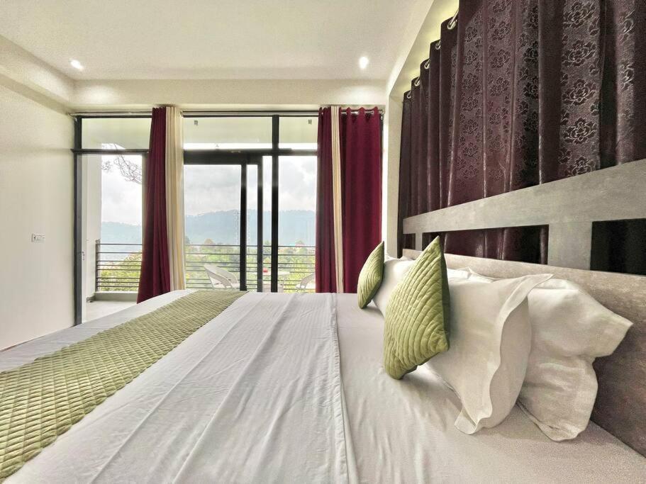 Host Jatin Kasauli Crest 7O1827O7O3 Apartment Exterior photo