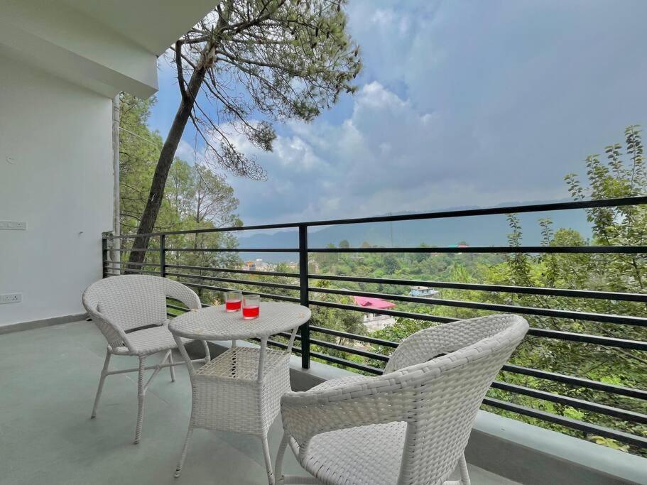 Host Jatin Kasauli Crest 7O1827O7O3 Apartment Exterior photo